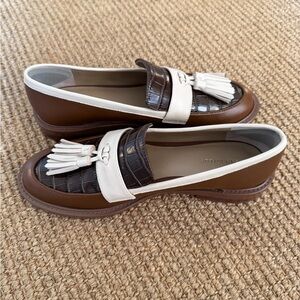 Ann Taylor Embossed Chunky Tassel Leather Brown and Tan Women’s Loafer size 6.5